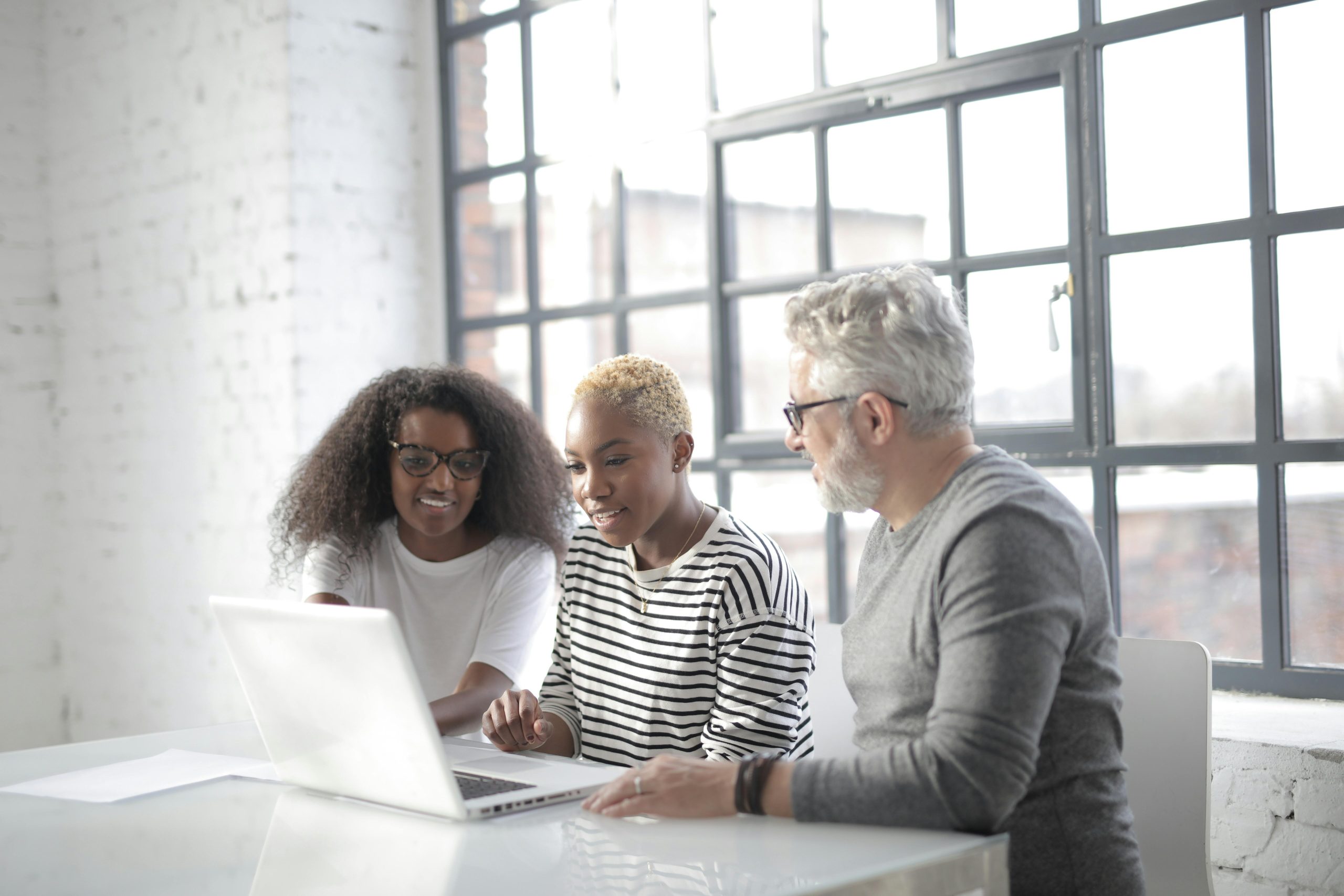 Digital Products vs Traditional Services: Which Is Best?