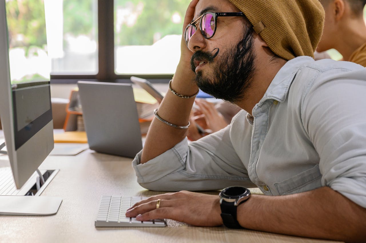 The Role of Software Architects in Agile Teams 